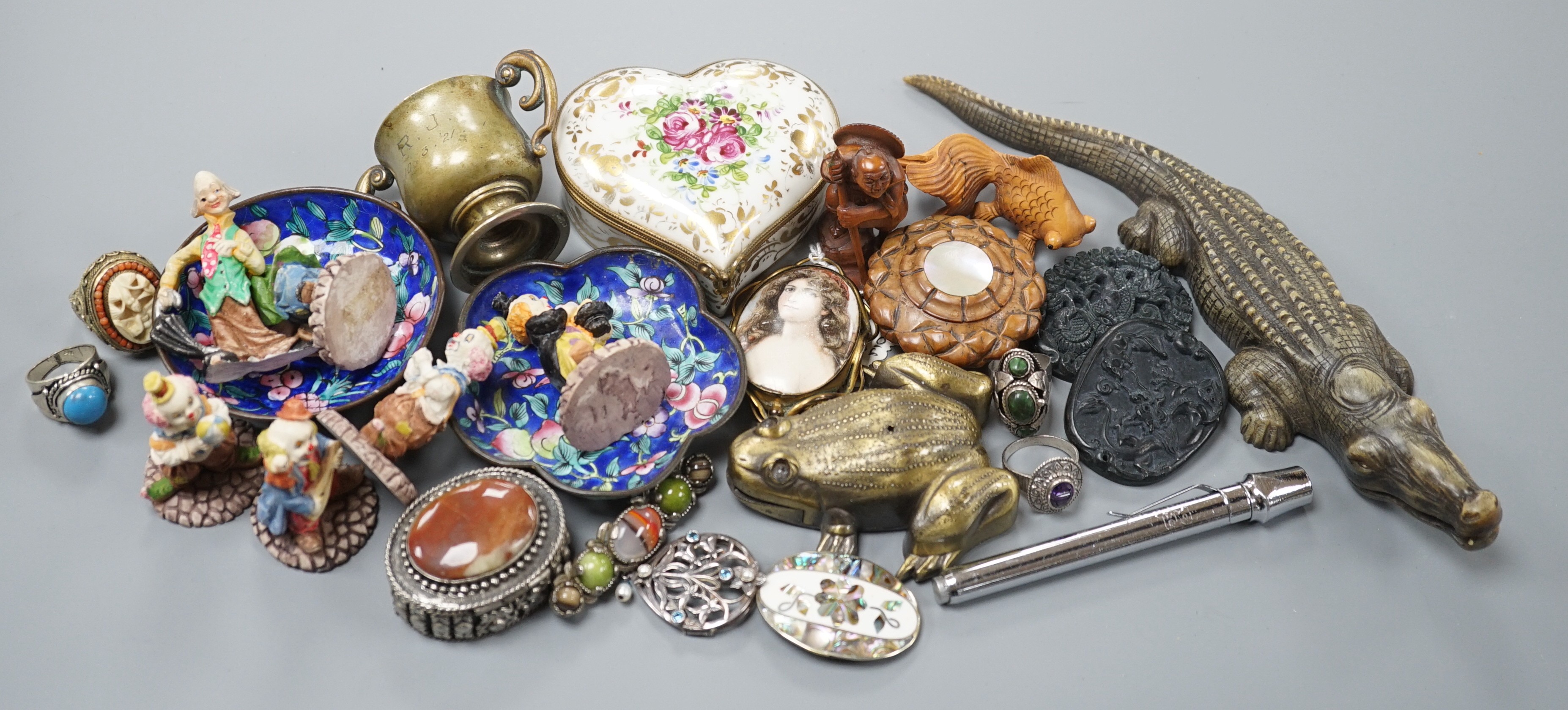 A box of small collectables including a netsuke, Canton enamelled dishes, a horn model of a crocodile, 22.5 cm long etc.